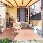 Guesthost - Cozy With Parking In * Лукка
