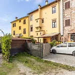 Guesthost - Cozy With Parking In Апартаменты Лукка