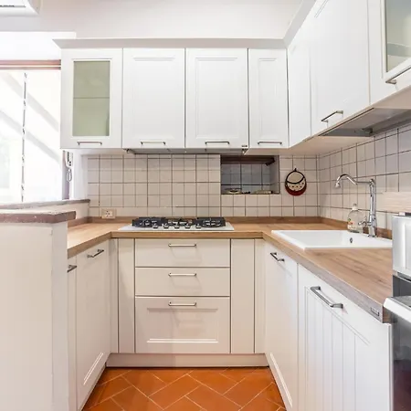 Guesthost - Cozy With Parking In Apartment *