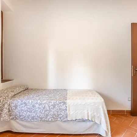 Apartment Guesthost - Cozy With Parking In *