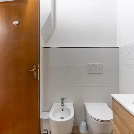 Guesthost - Cozy With Parking In Apartmán