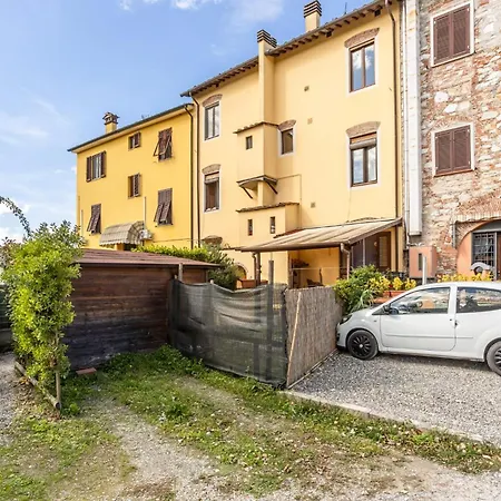 Guesthost - Cozy With Parking In Apartmán Lucca
