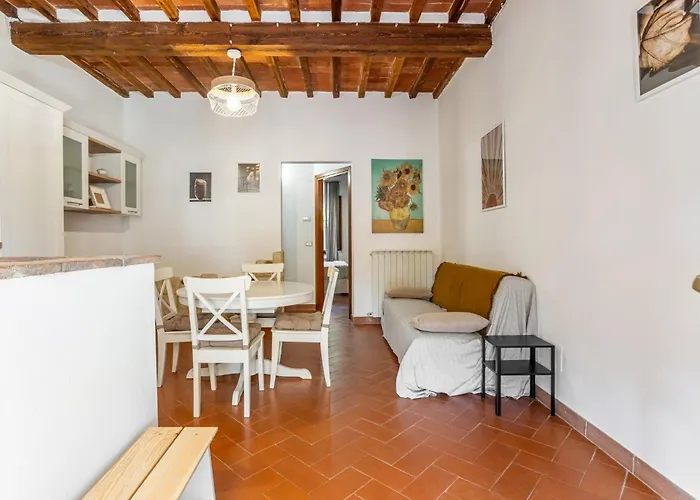 Guesthost - Cozy With Parking In