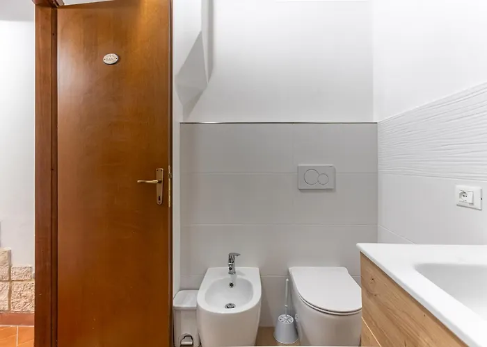 Guesthost - Cozy With Parking In Apartment