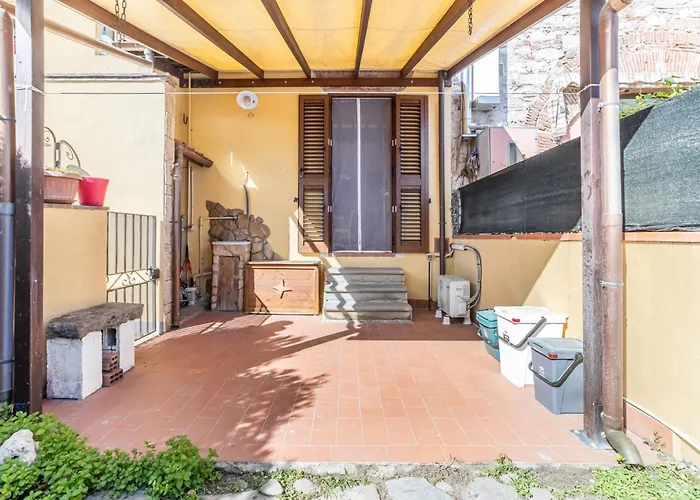 Guesthost - Cozy With Parking In * Lucca